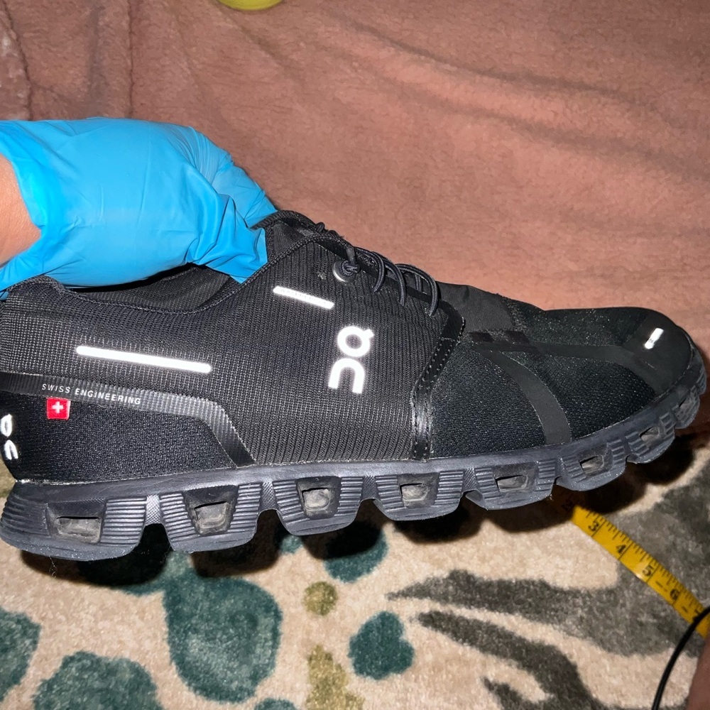On Cloud Running Shoes Black Reflective Swiss Engineering Women 9 EUC - Picture 9 of 9